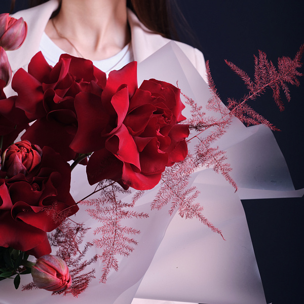 Купить Букет «Алый шелк» в  с бесплатной доставкой: цена, фото, описание